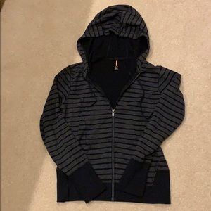 Lucy brand full zip sweatshirt with hood.